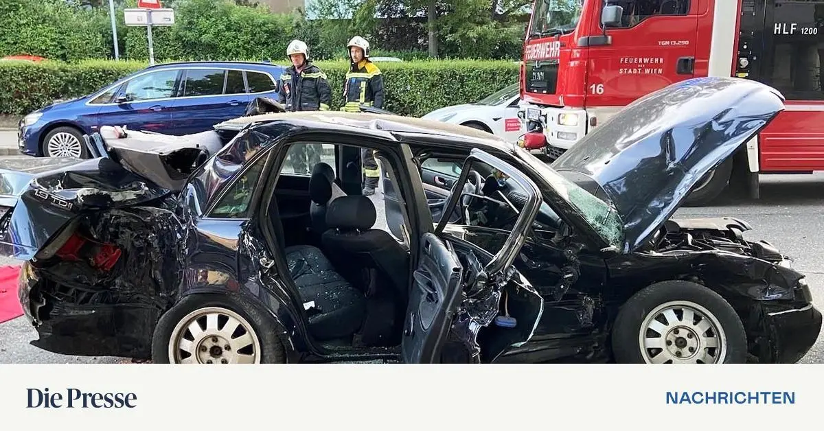 Flucht Vor Polizei J Hriger Stirbt Bei Schwerem Verkehrsunfall In